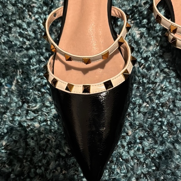 Elegant Black Women's Slip-On Shoes - Picture 2 of 8